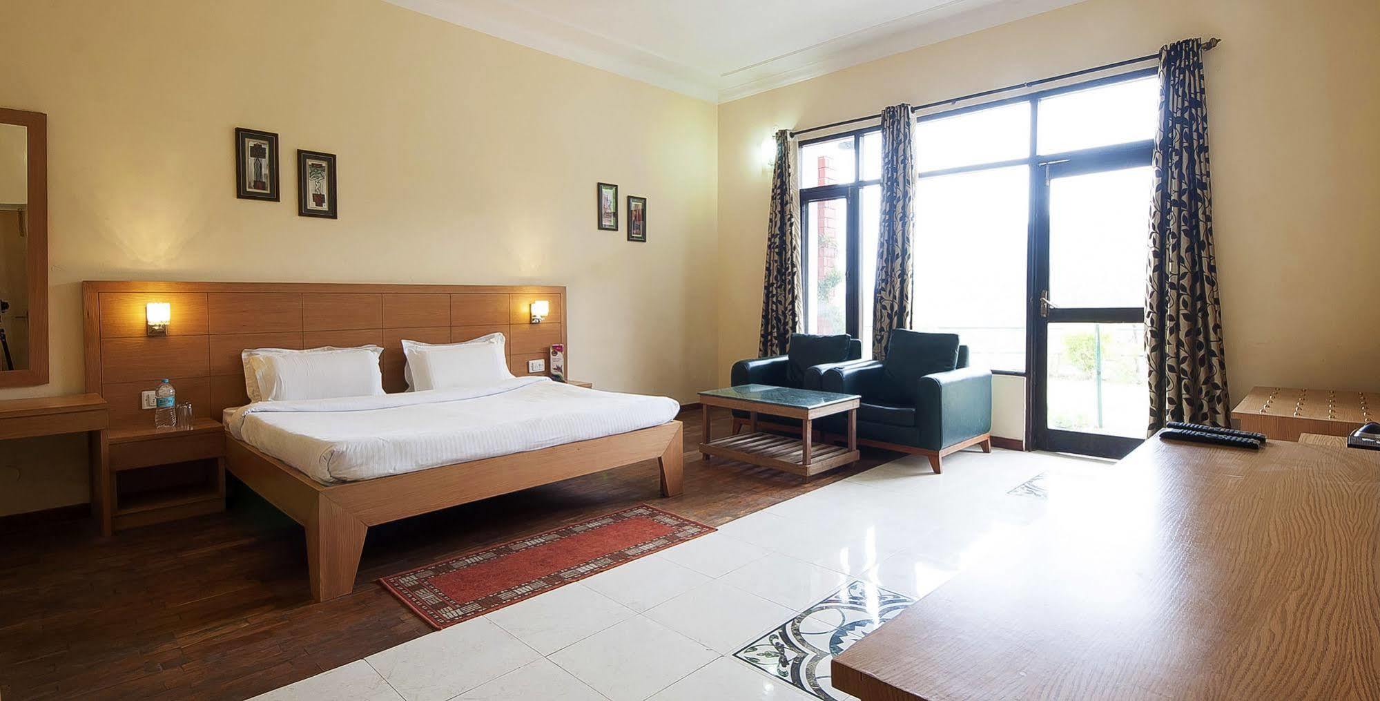 Natureraga Fernhill Resort Чейл Екстер'єр фото
